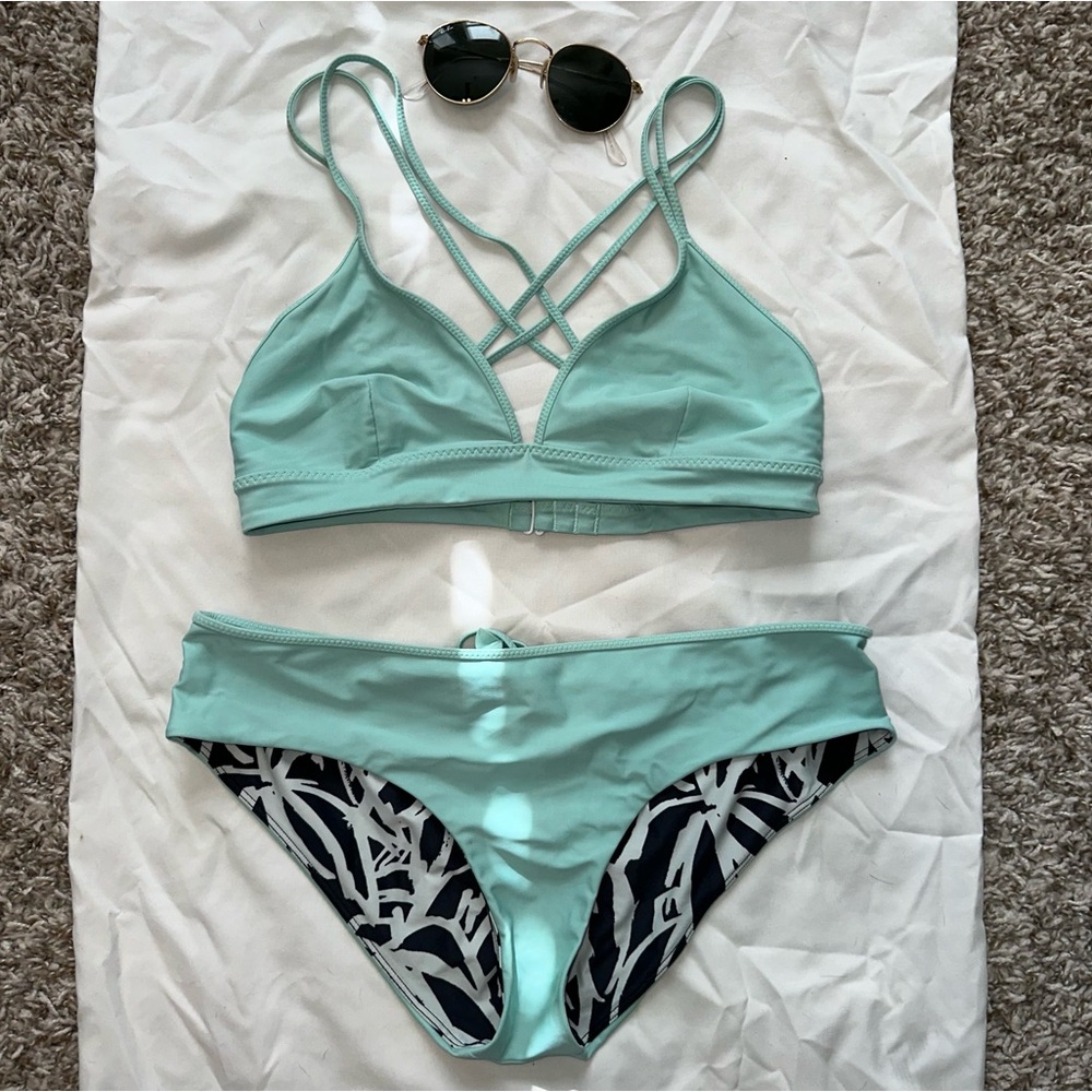 REVERSIBLE LULULEMON BIKINI SET - Picture 2 of 9
